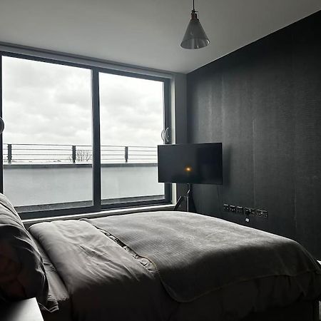 Luxury Penthouse Apartment Uxbridge Extérieur photo